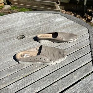 Bella Vita Women's Refresh Altheisure Mules, Natural Leather, size 11‎